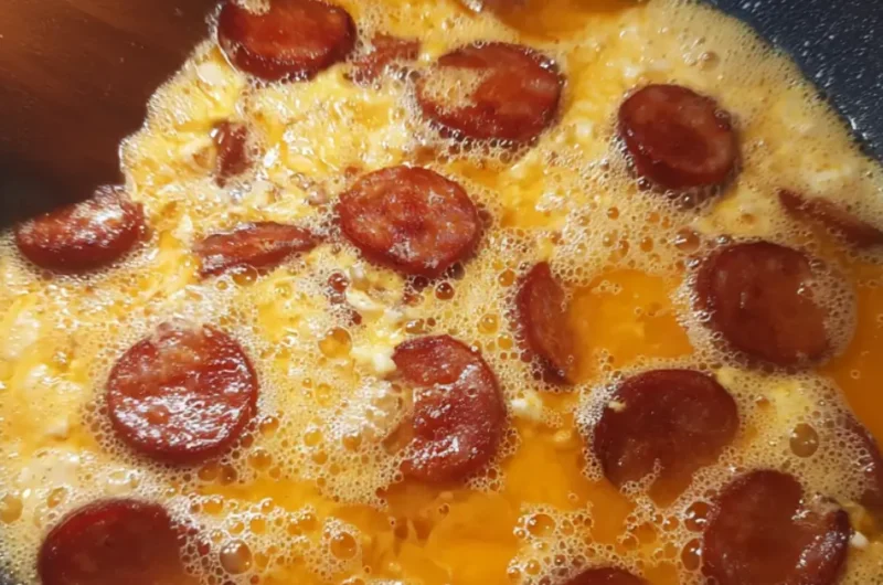 Gyors Tojásrántotta Kolbásszal 10 Perc Alatt