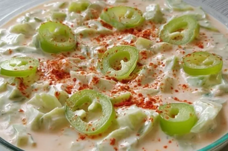 Tejfölös uborkasaláta: 10 perces recept a friss ízekért