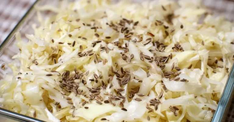 Káposztasaláta köménnyel: Friss recept 10 perc alatt
