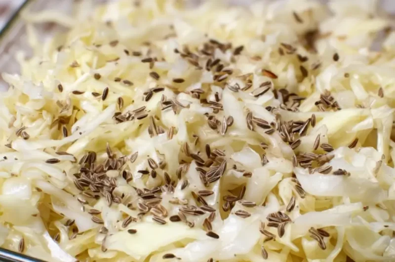 Káposztasaláta köménnyel: Friss recept 10 perc alatt