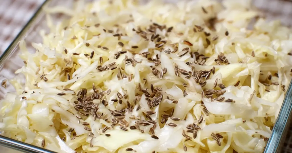 Káposztasaláta köménnyel: Friss recept 10 perc alatt