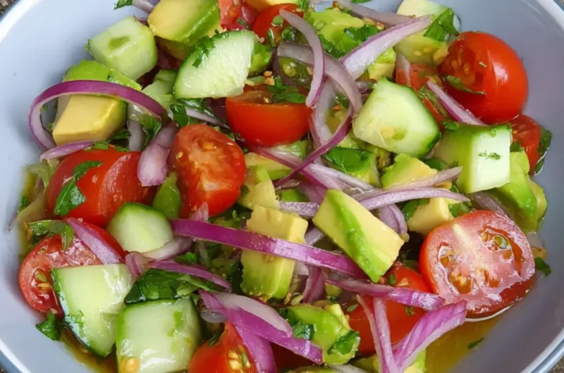 Paradicsom uborka saláta 10 perc alatt: Egyszerű és finom